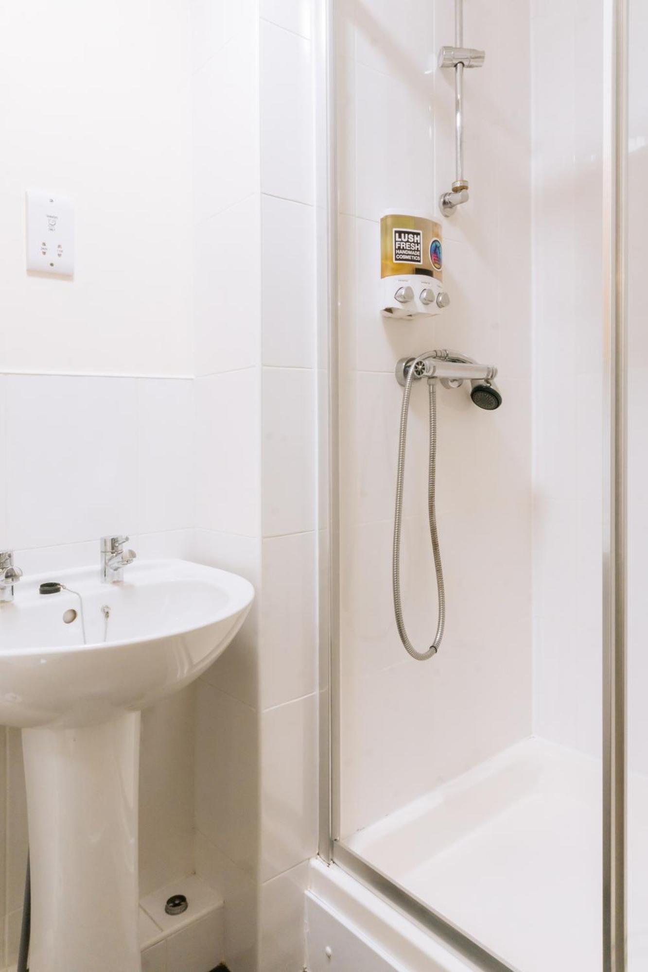 Stylish 3 Bedroom Apartment Near Hollyrood Park 爱丁堡 外观 照片